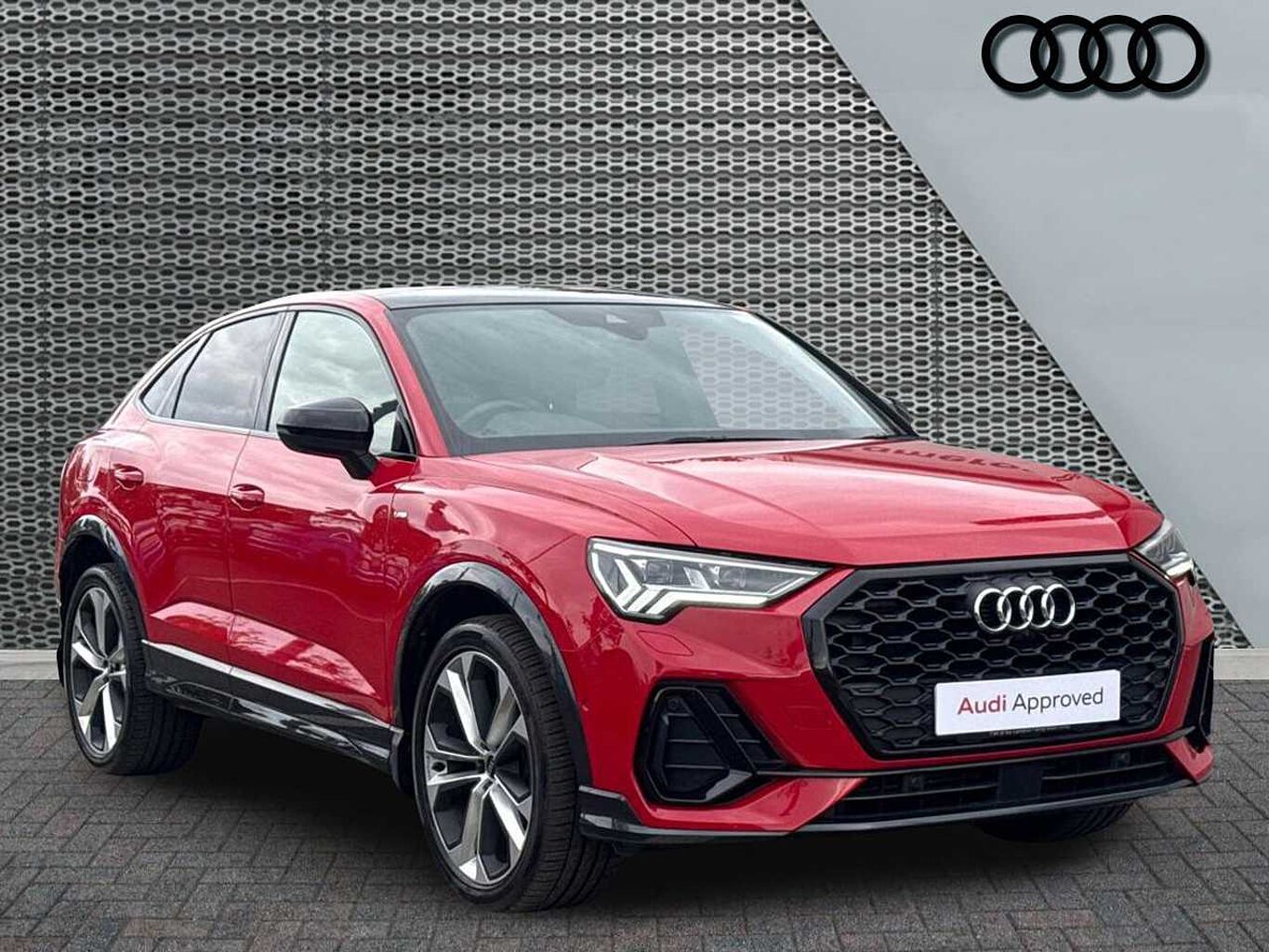 Main listing image - Audi Q3
