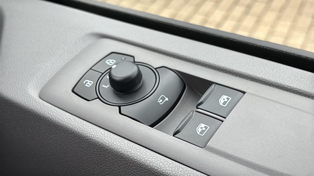 Main listing image - Volkswagen Transporter