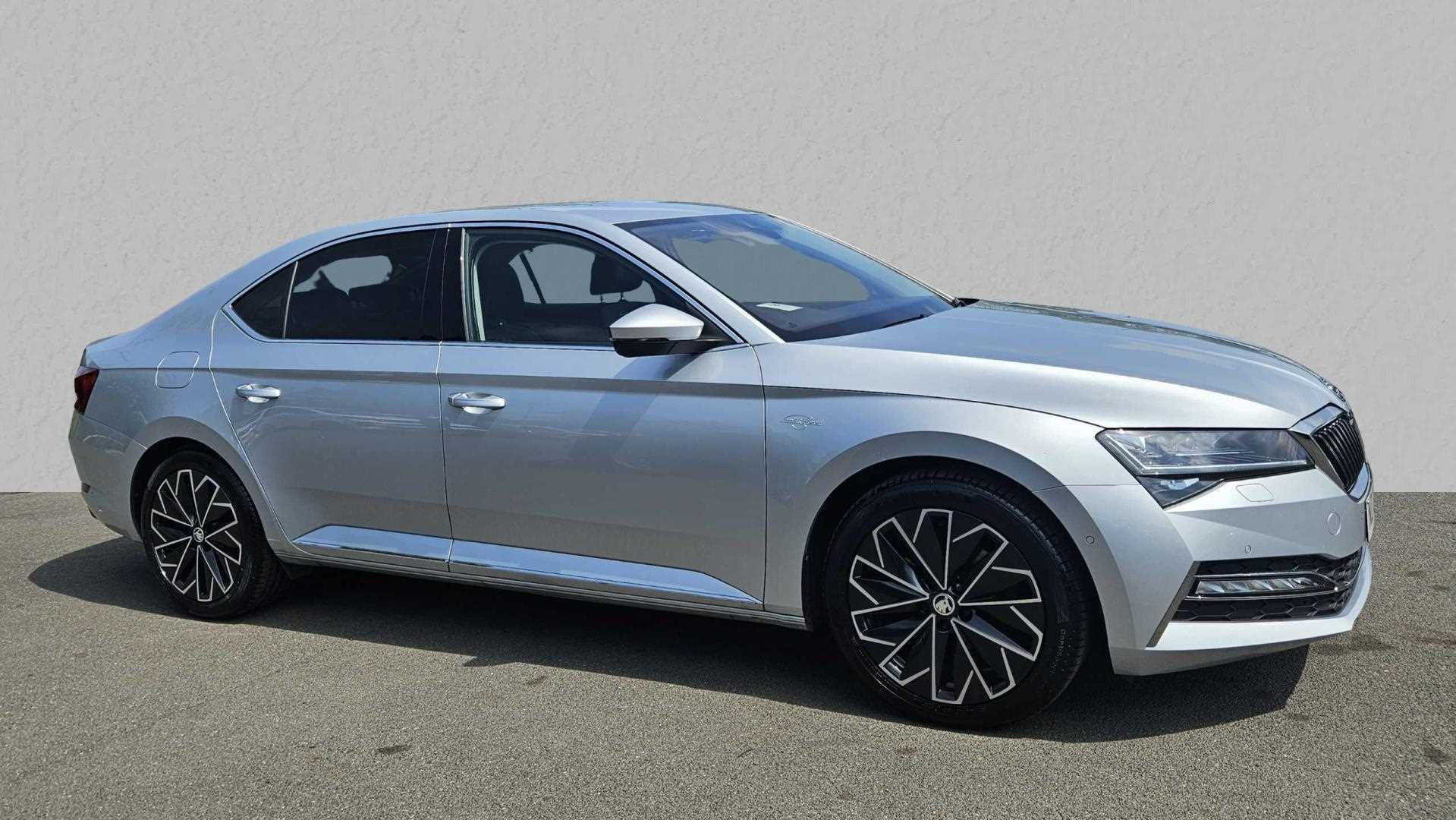Main listing image - Skoda Superb