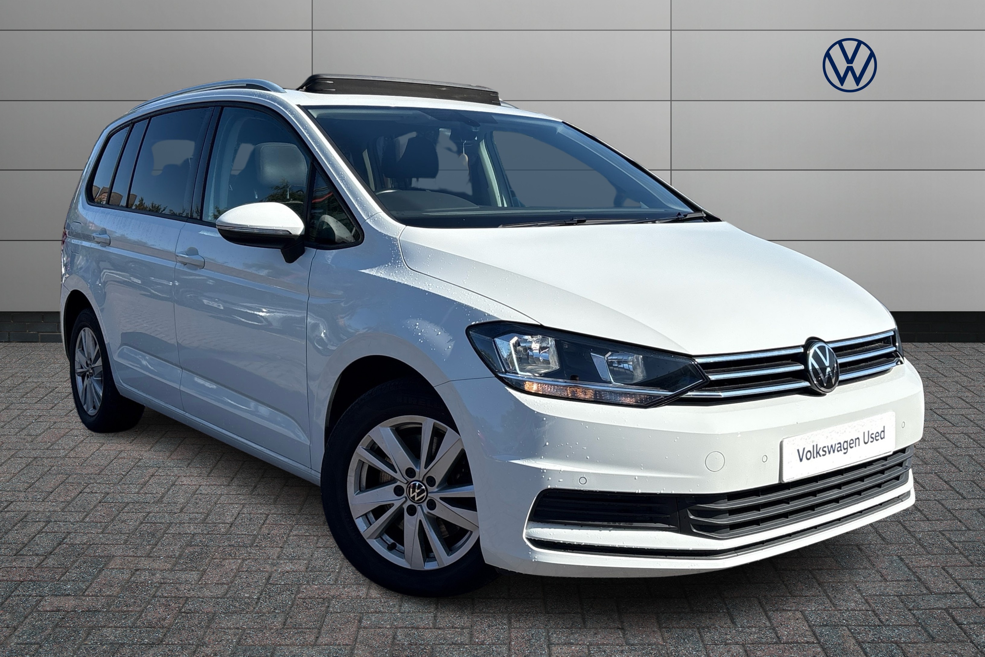 Main listing image - Volkswagen Touran