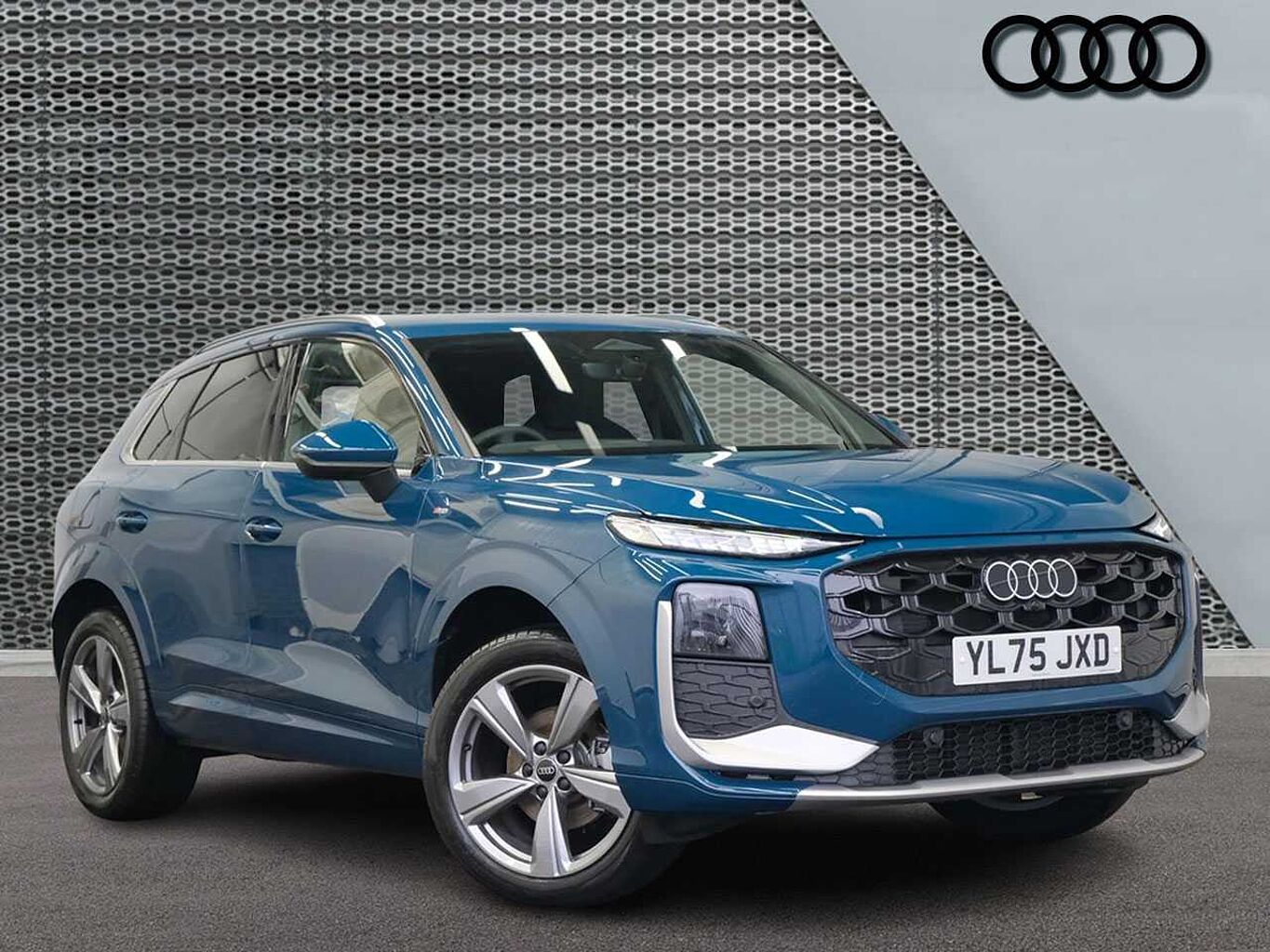 Main listing image - Audi Q3