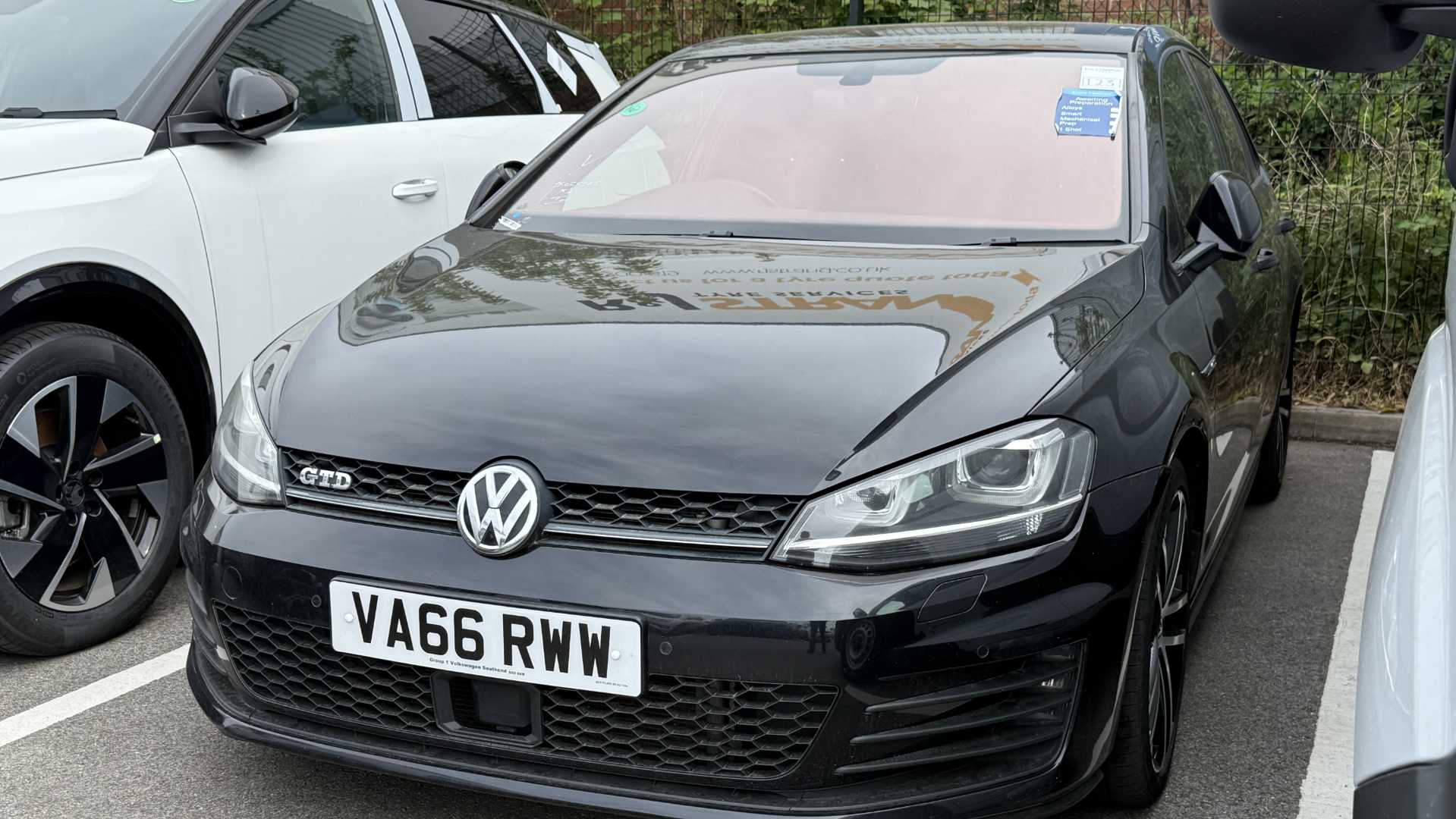 Main listing image - Volkswagen Golf