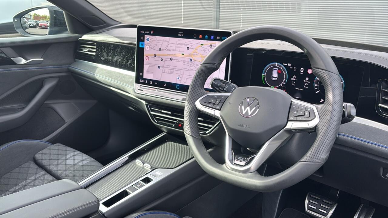 Main listing image - Volkswagen Passat