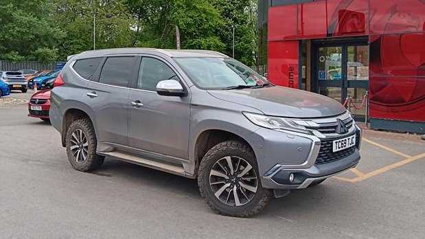 Main listing image - Mitsubishi Shogun Sport