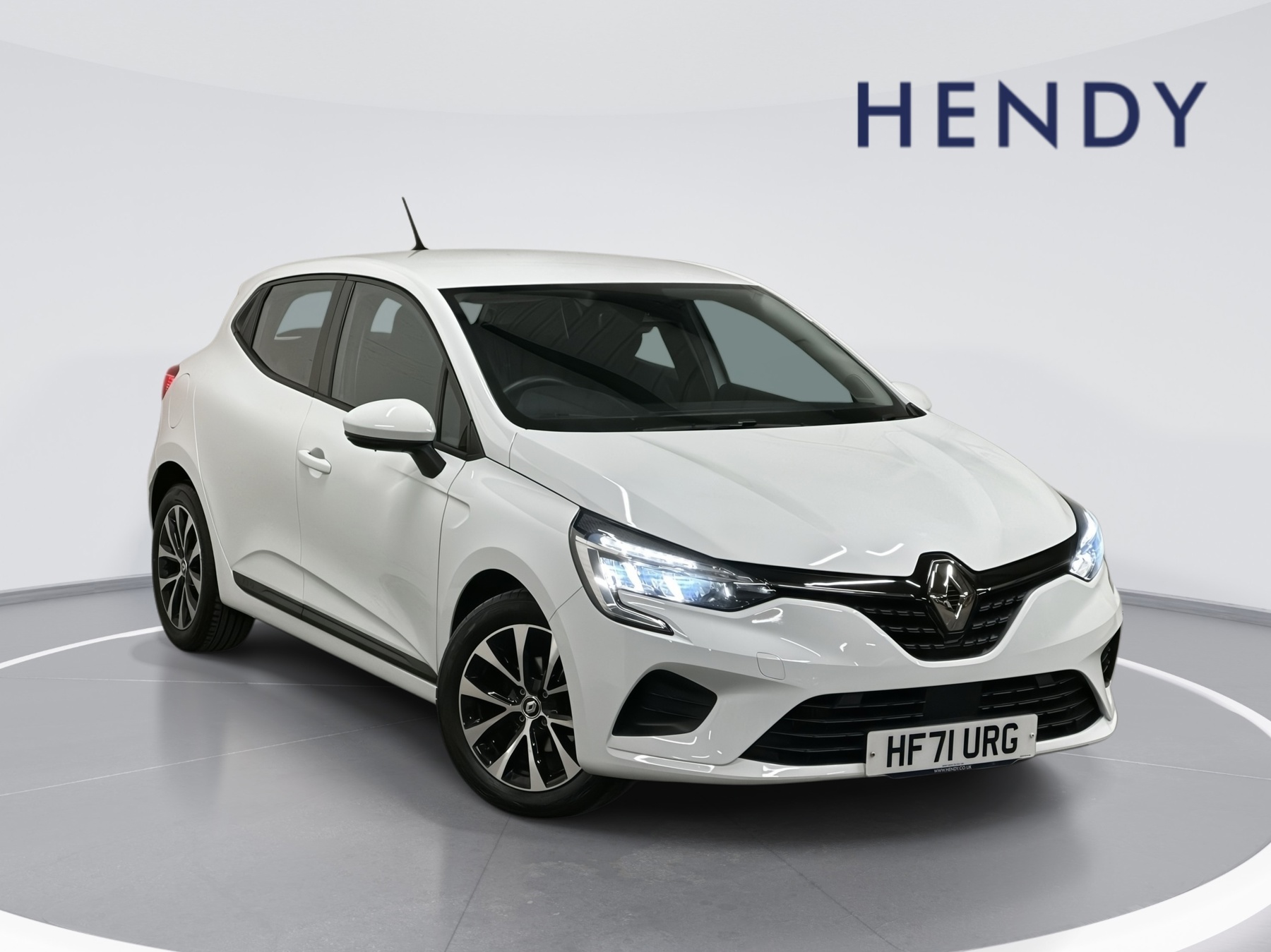 Main listing image - Renault Clio