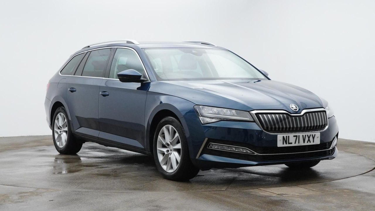 Main listing image - Skoda Superb Estate