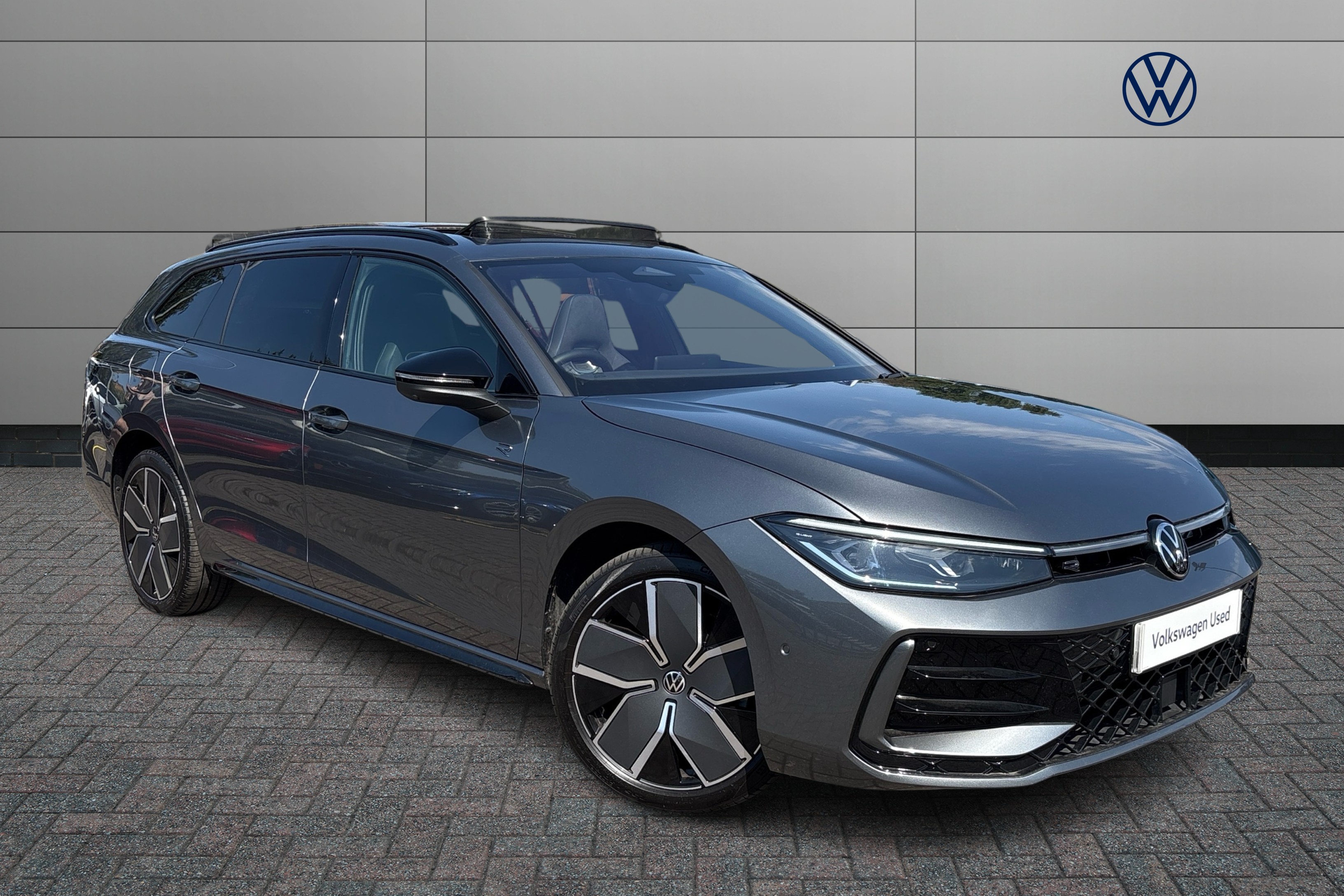 Main listing image - Volkswagen Passat
