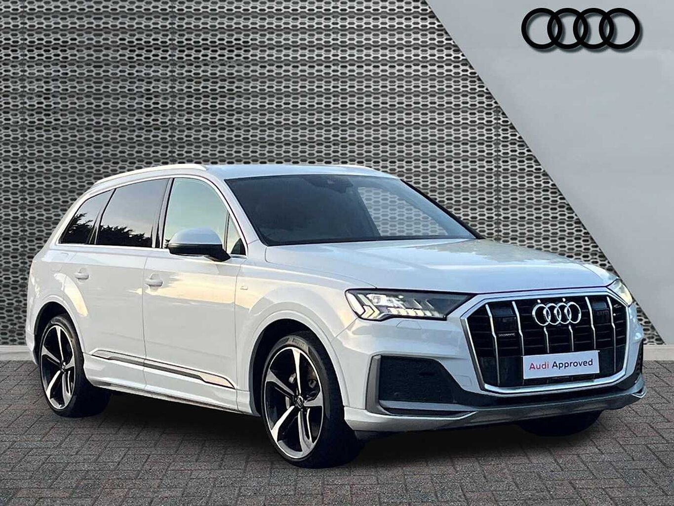 Main listing image - Audi Q7
