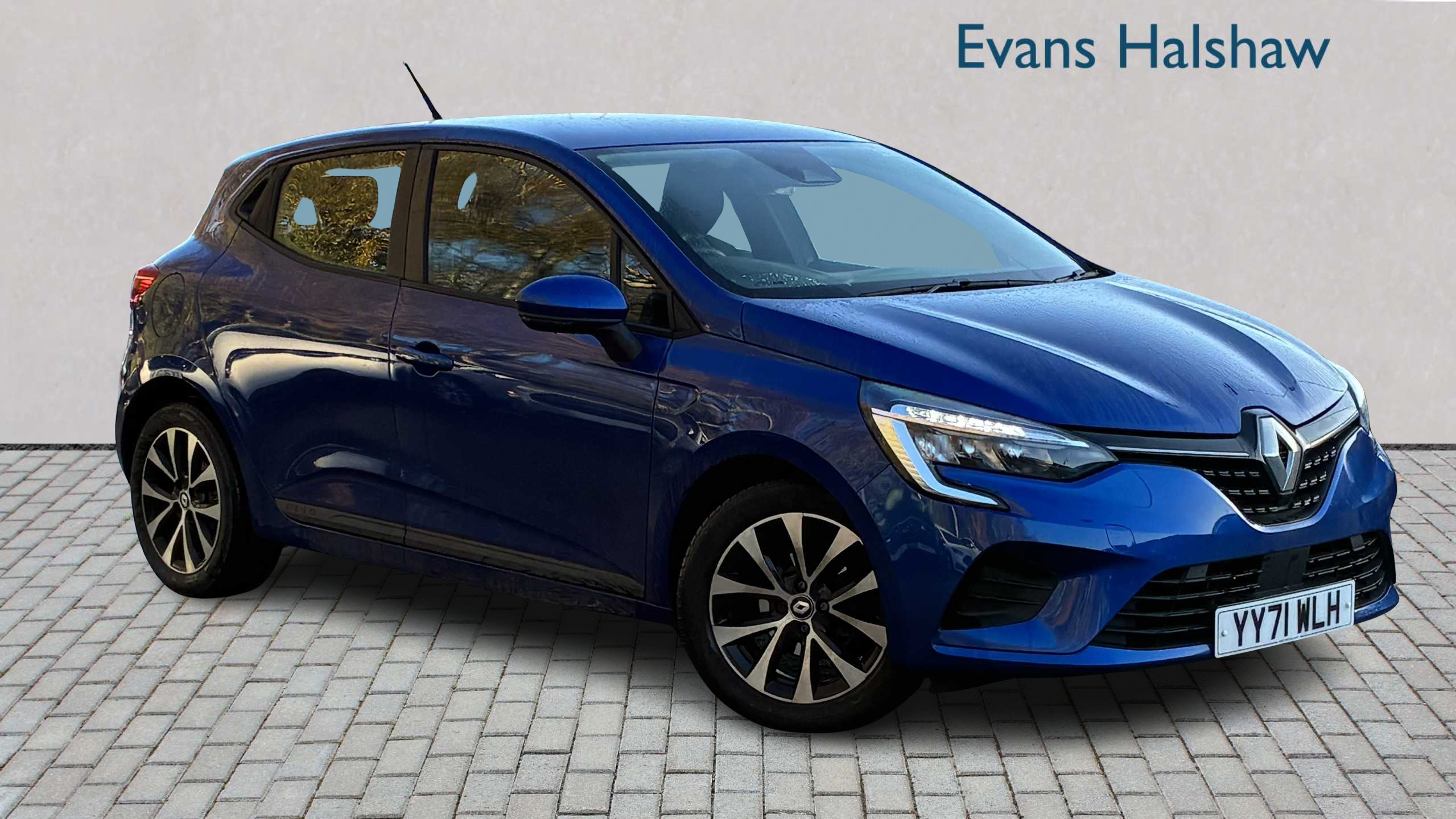 Main listing image - Renault Clio
