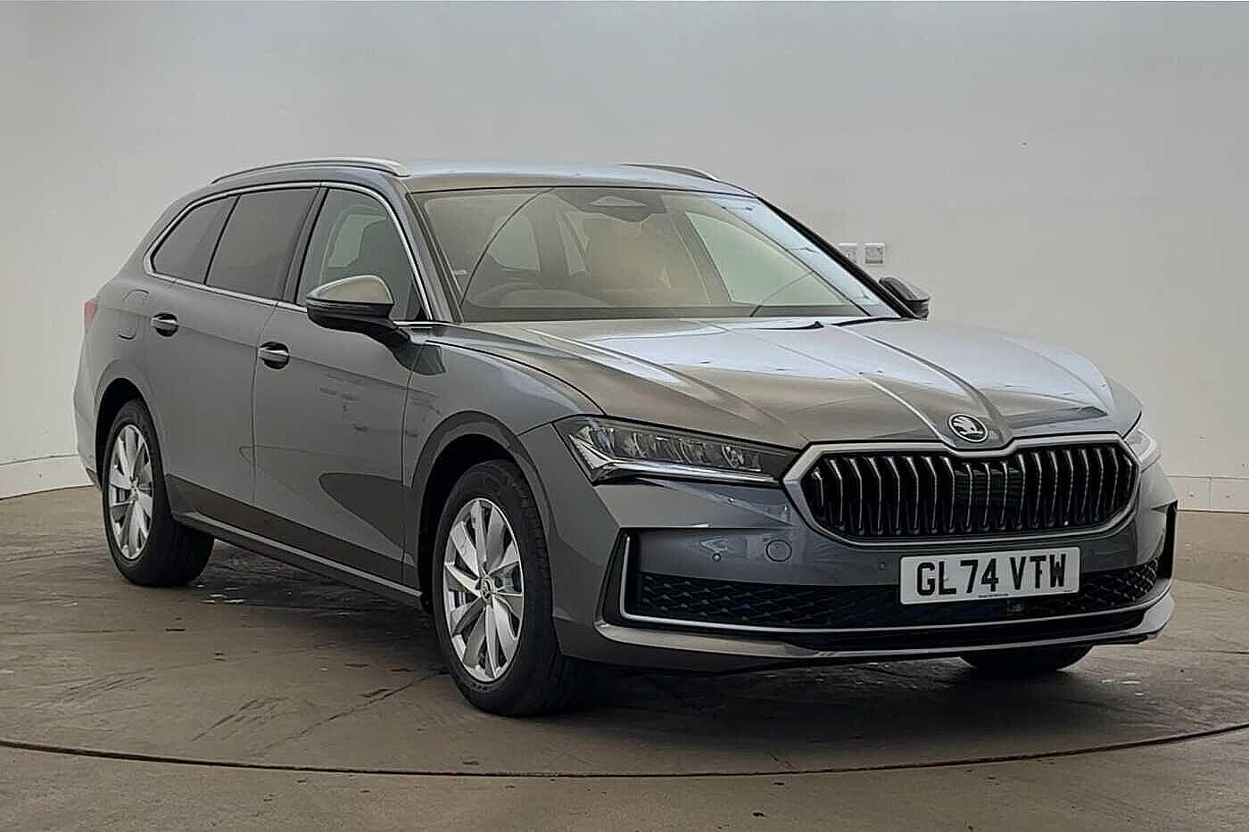 Main listing image - Skoda Superb Estate
