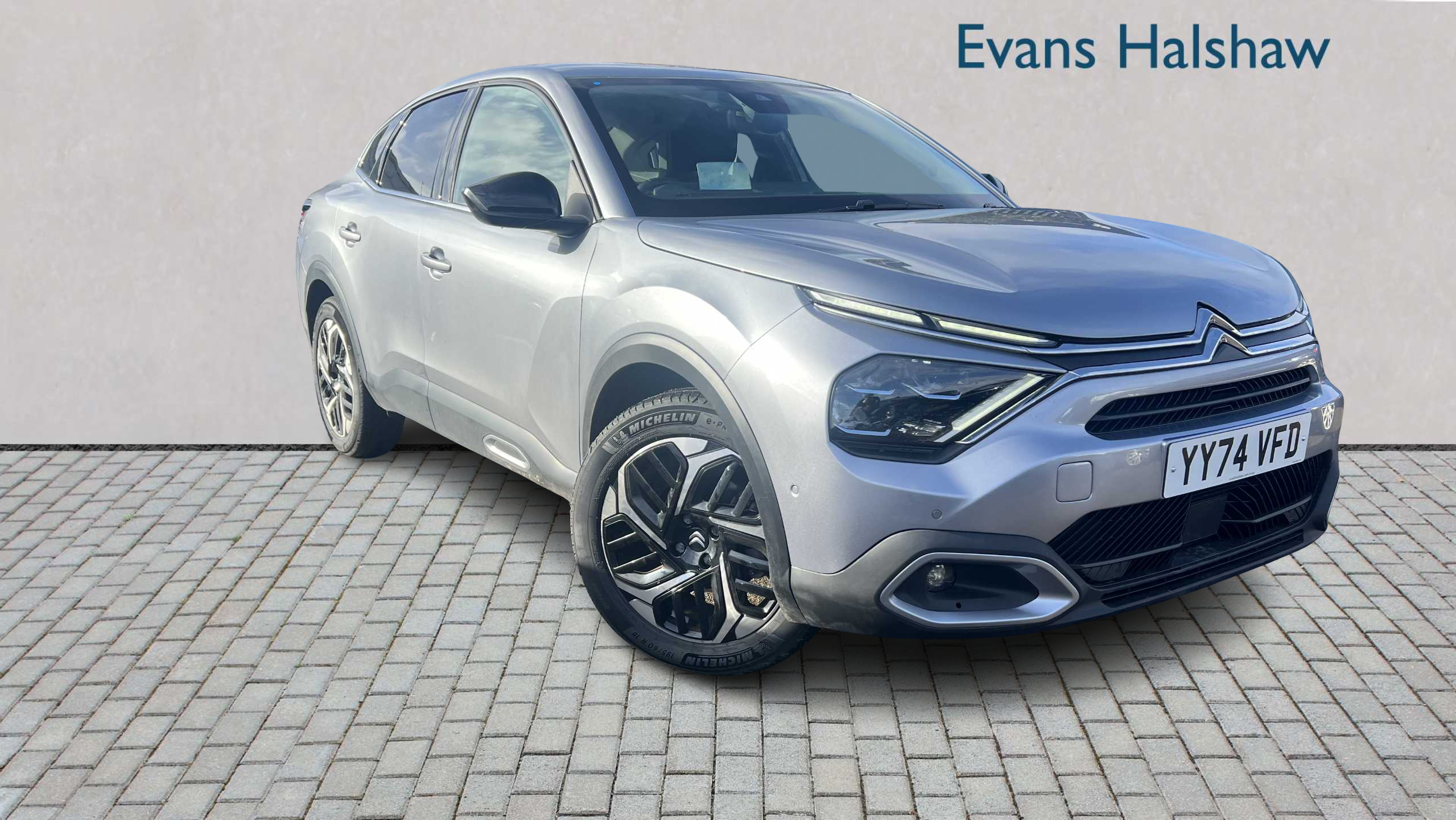 Main listing image - Citroen C4 X