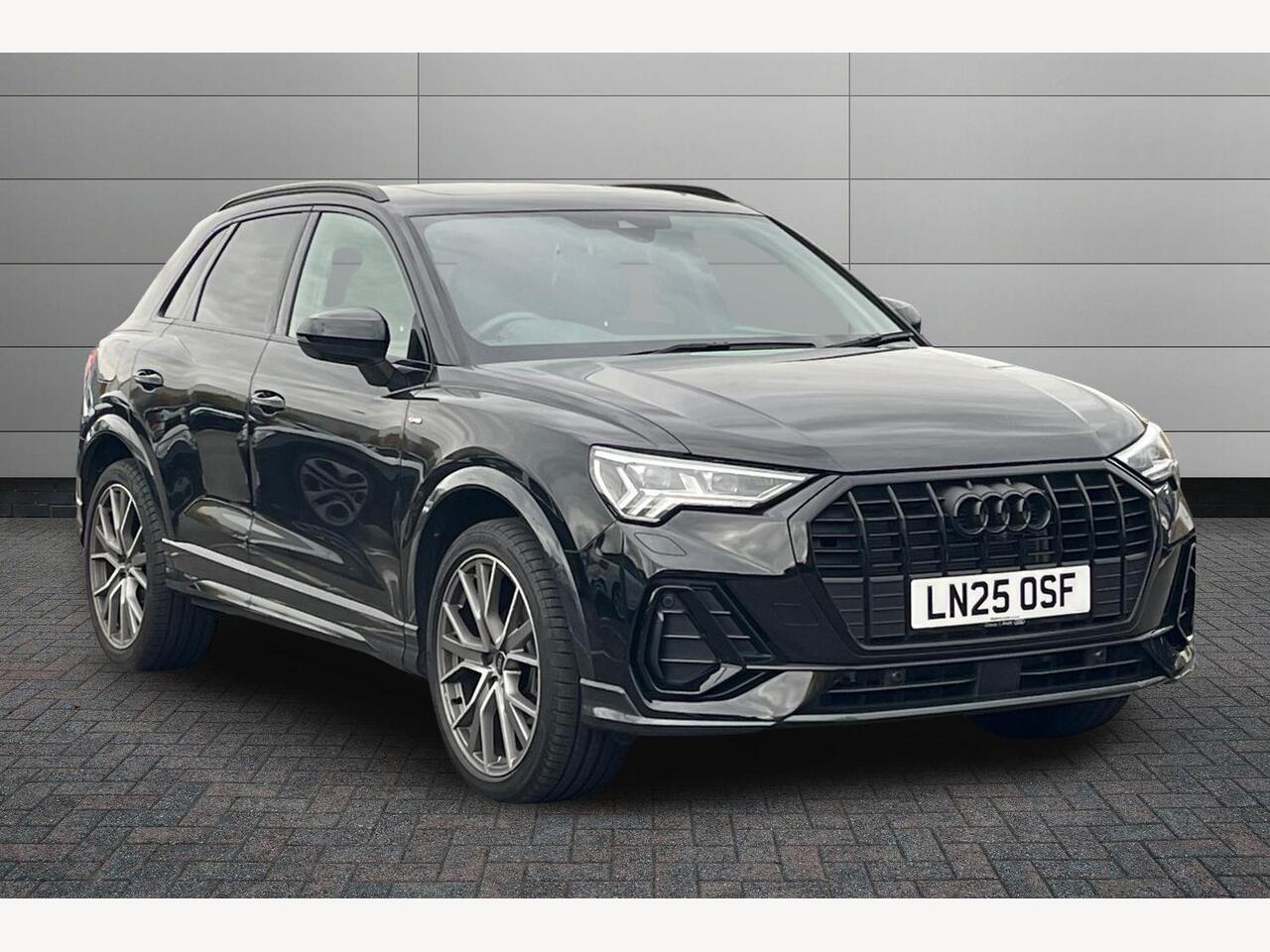 Main listing image - Audi Q3