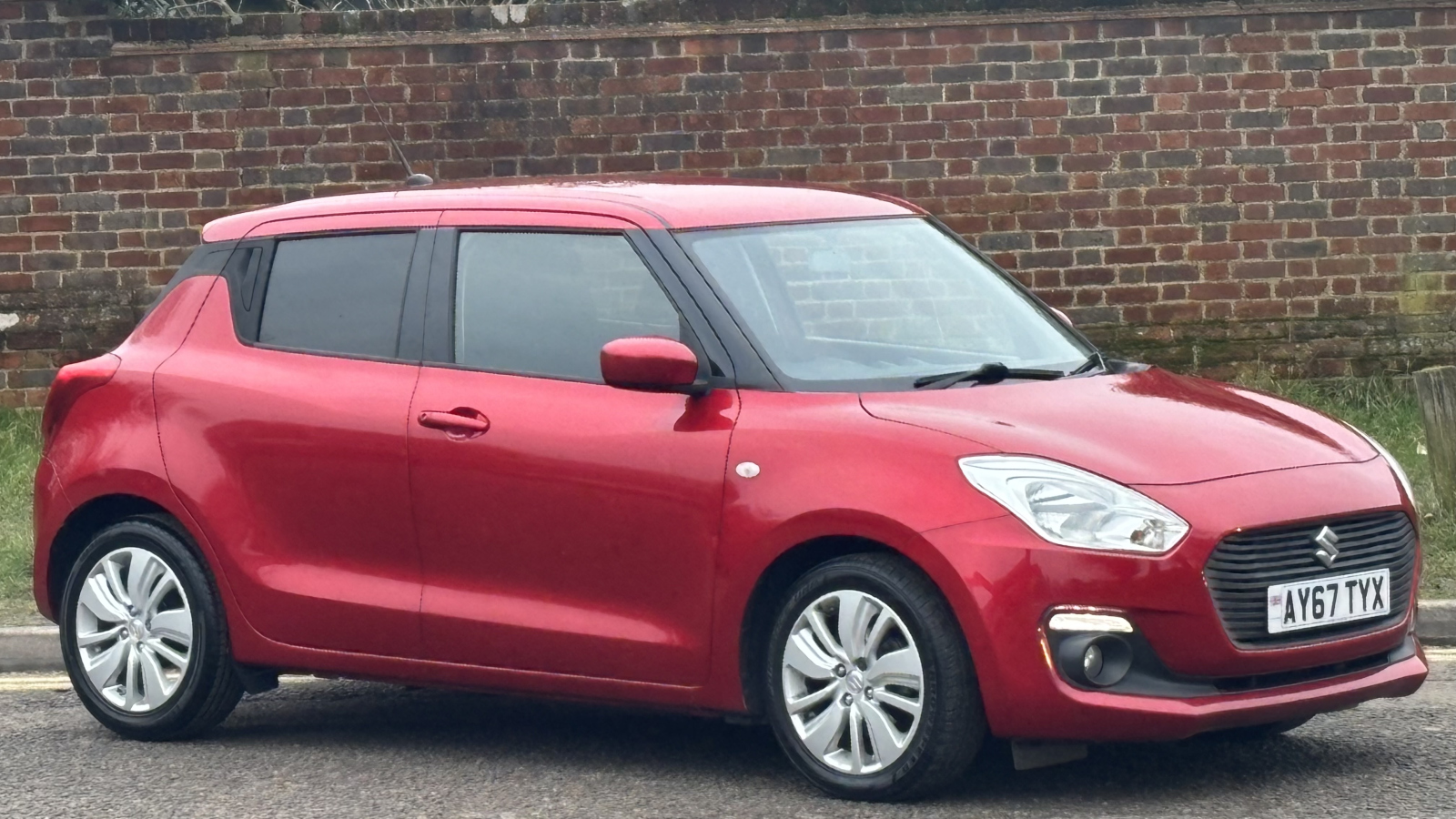 Main listing image - Suzuki Swift