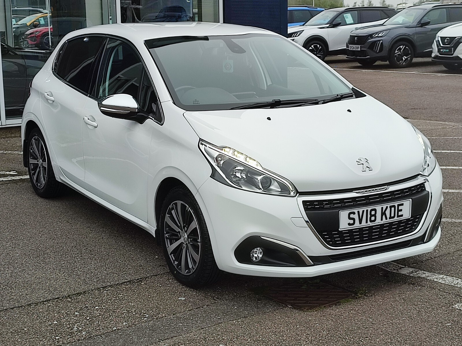 Main listing image - Peugeot 208