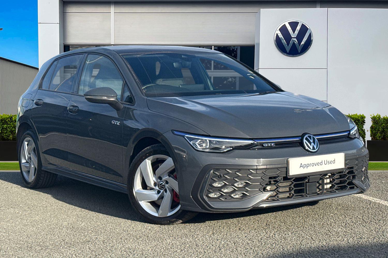 Main listing image - Volkswagen Golf GTE