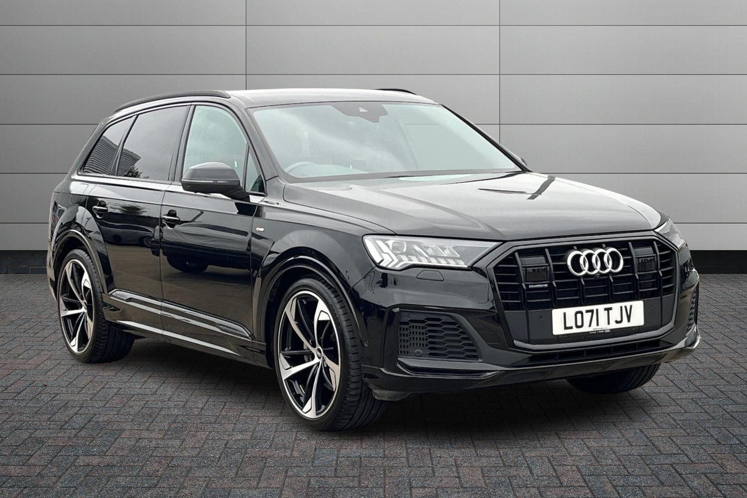 Main listing image - Audi Q7