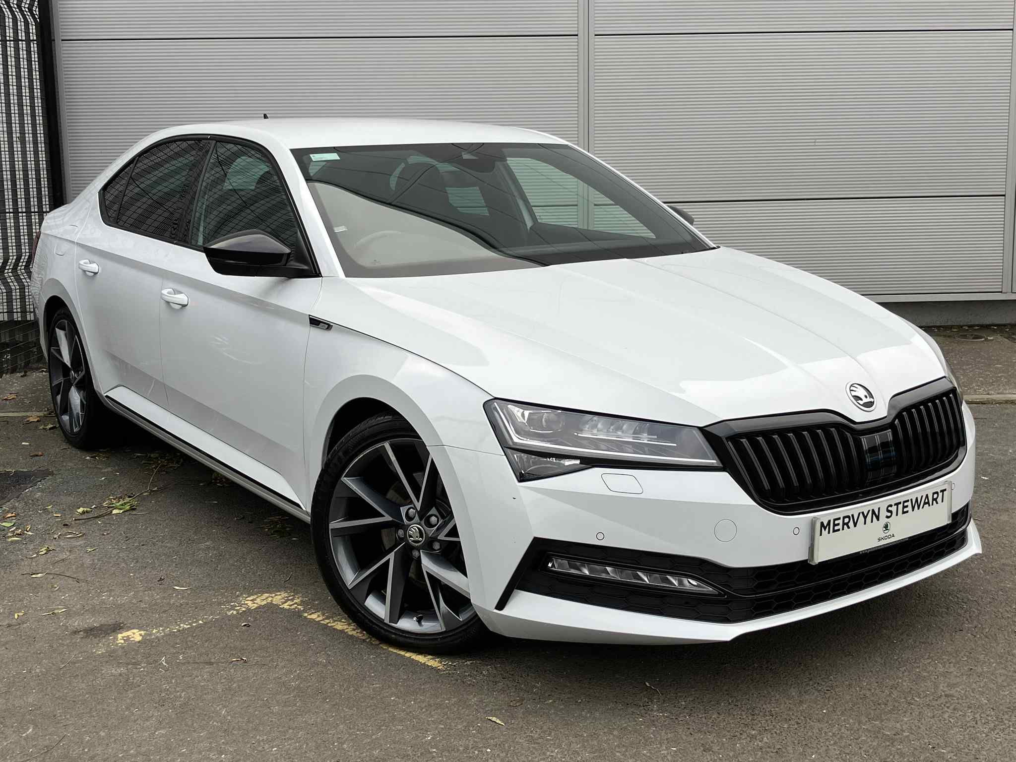 Main listing image - Skoda Superb