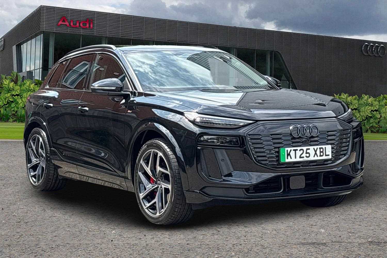Main listing image - Audi Q6 e-tron