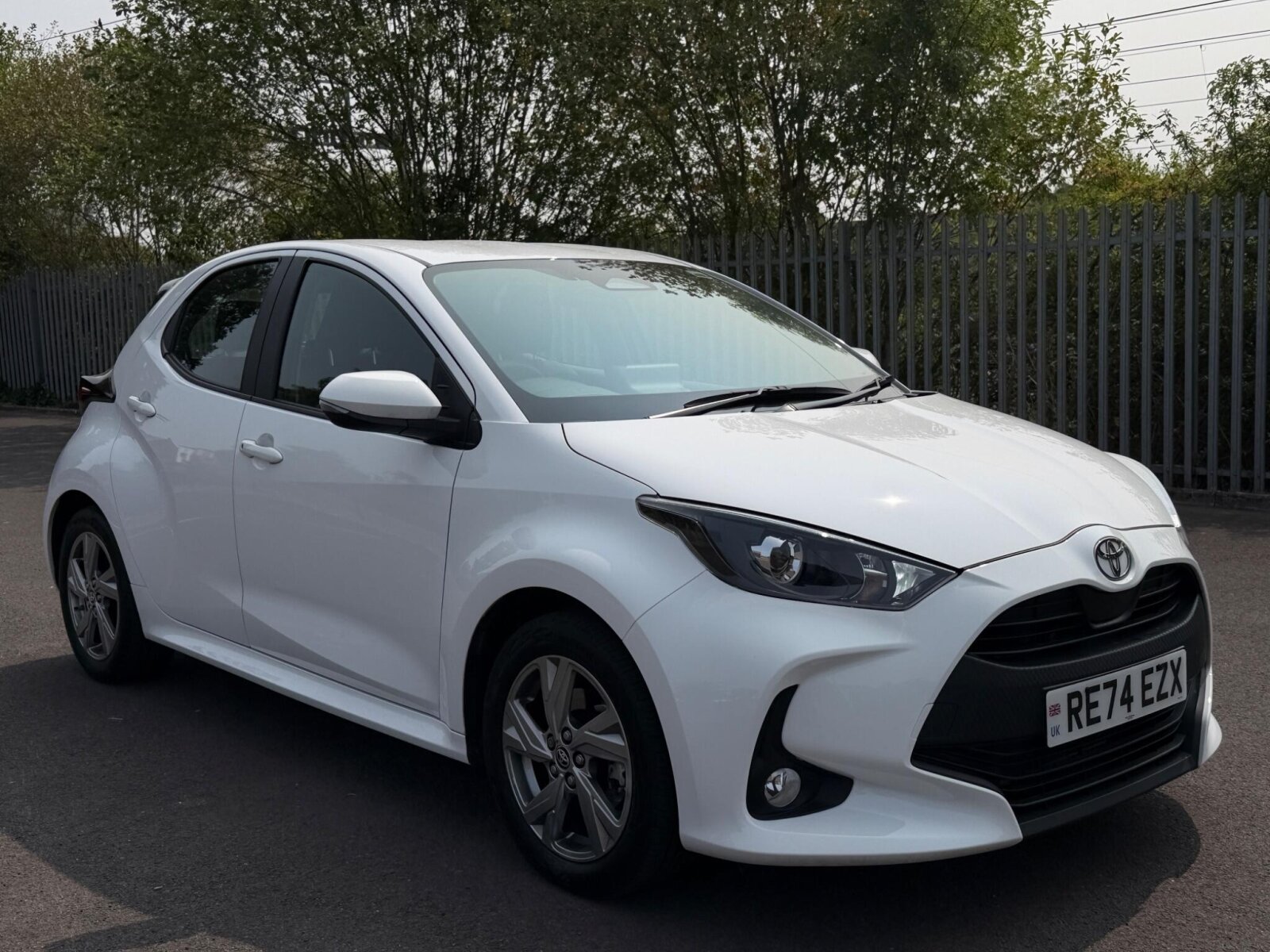 Main listing image - Toyota Yaris