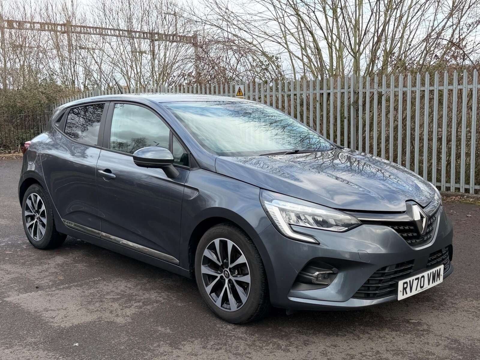 Main listing image - Renault Clio