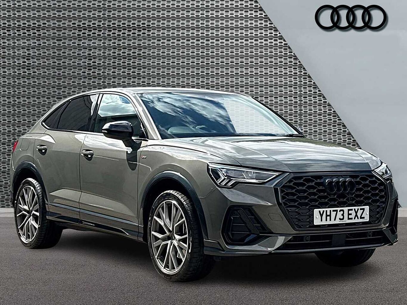 Main listing image - Audi Q3