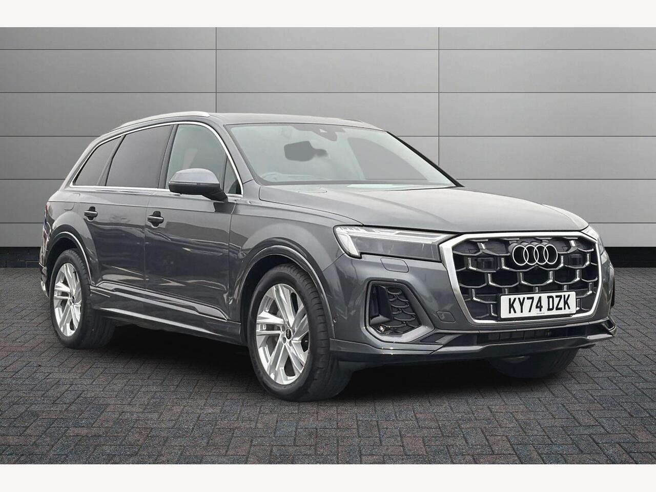 Main listing image - Audi Q7