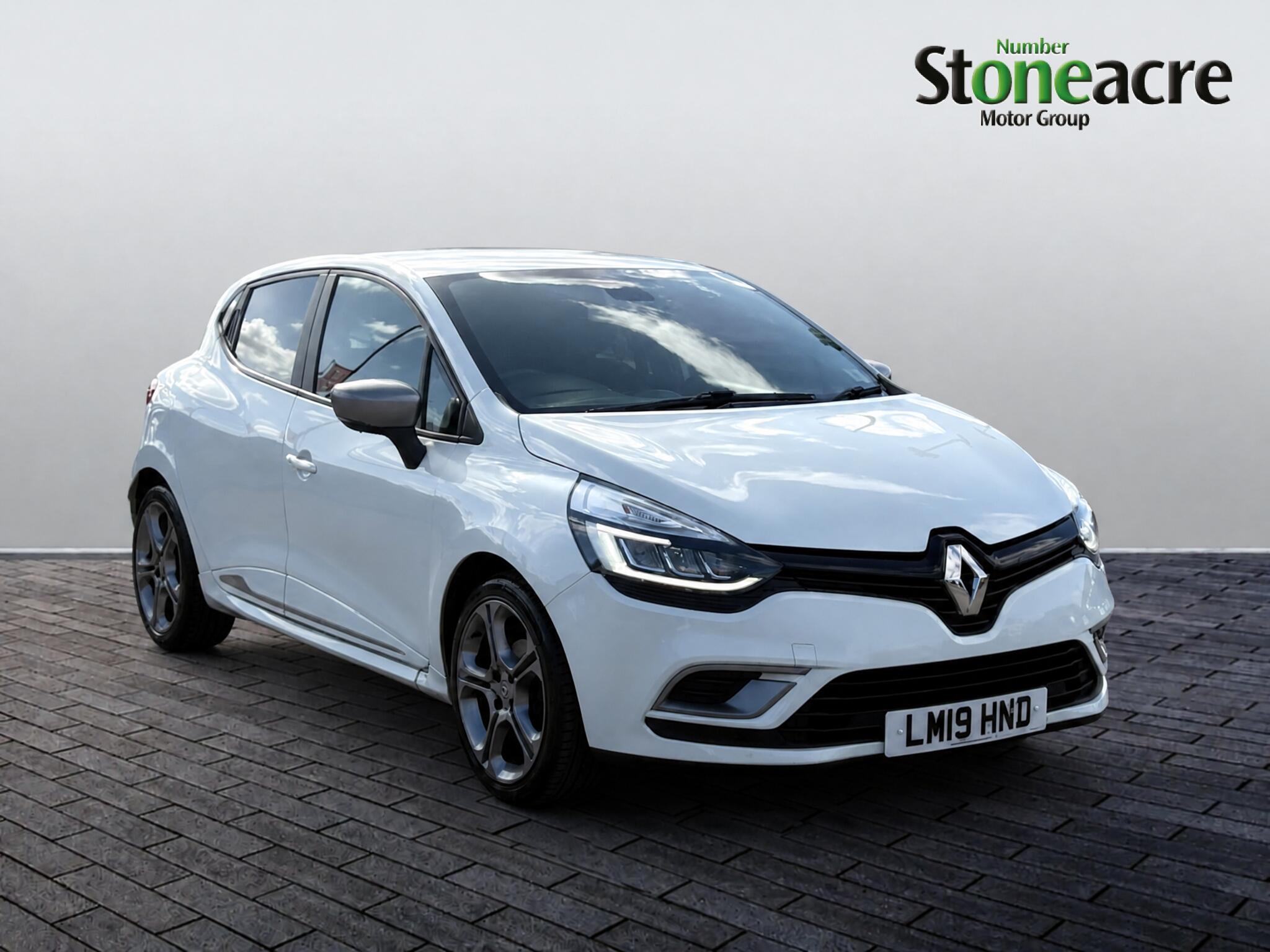 Main listing image - Renault Clio