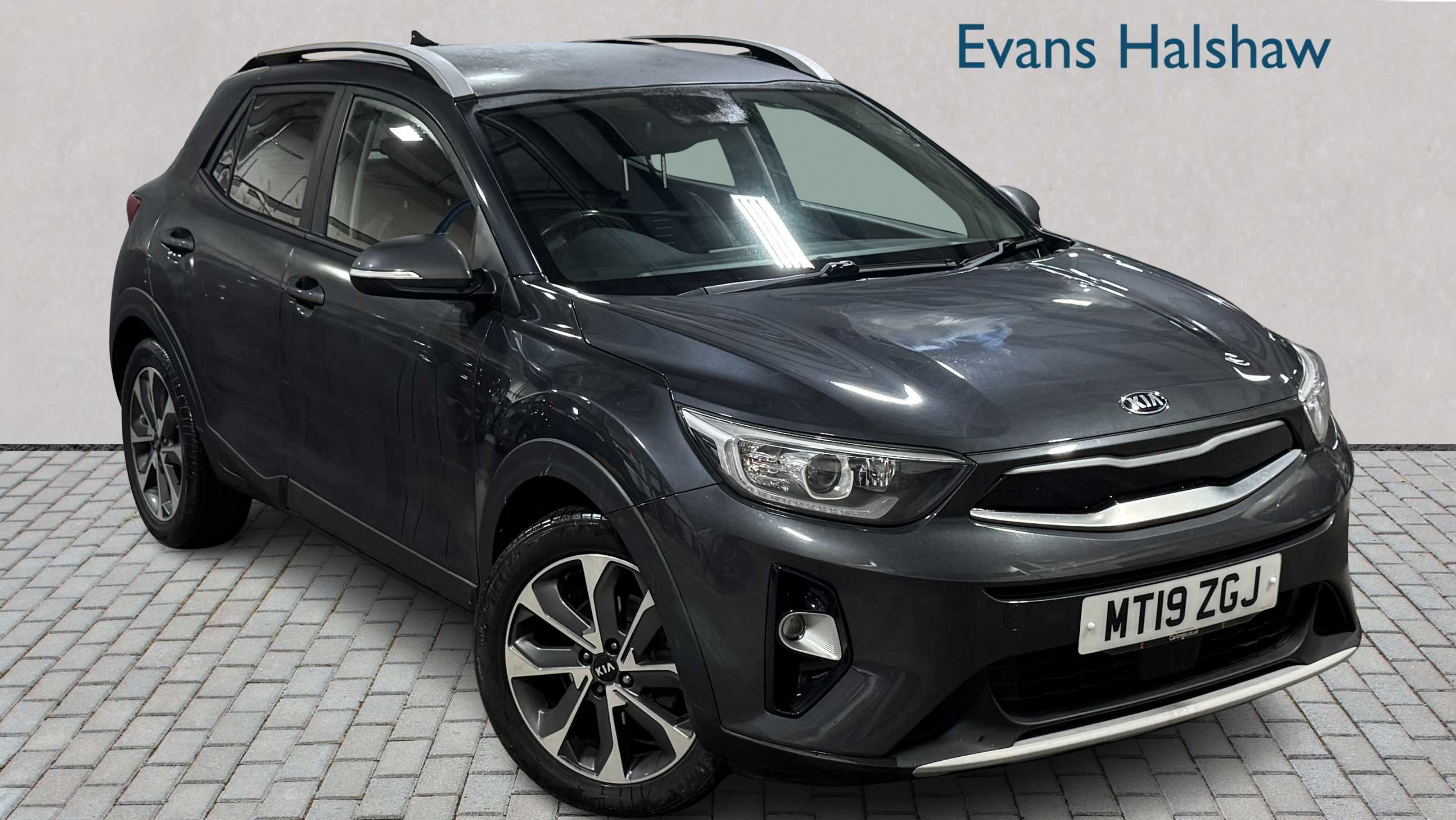 Main listing image - Kia Stonic