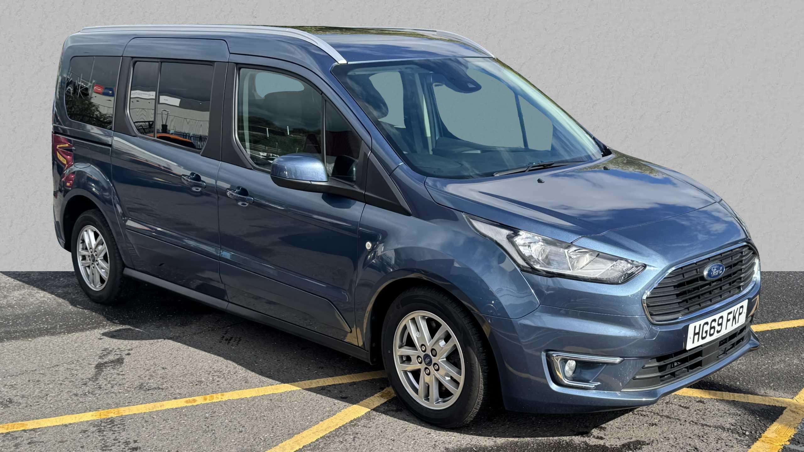 Main listing image - Ford Grand Tourneo Connect