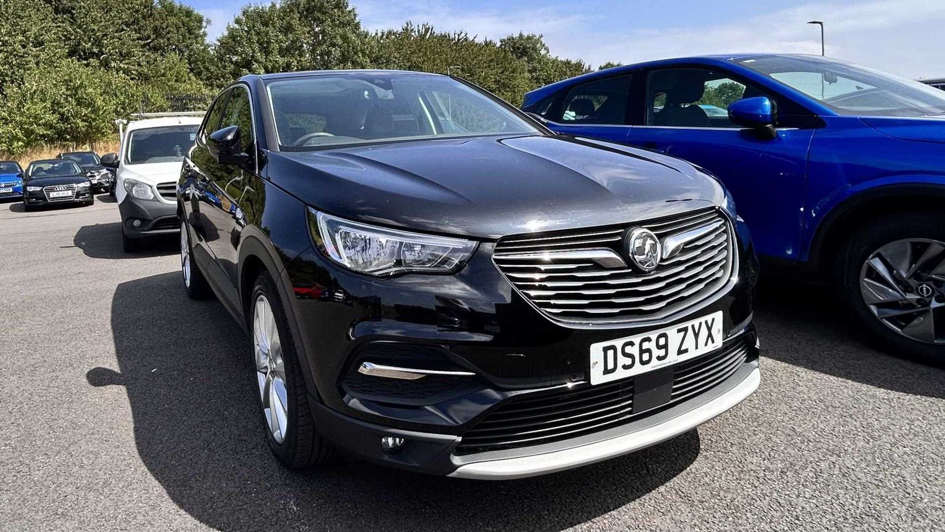 Main listing image - Vauxhall Grandland X