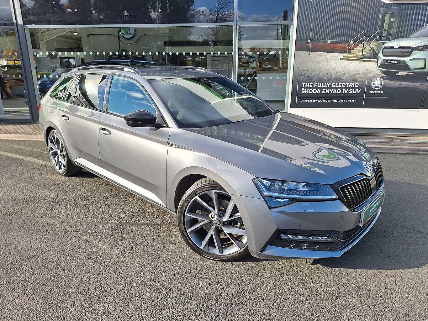 Main listing image - Skoda Superb Estate