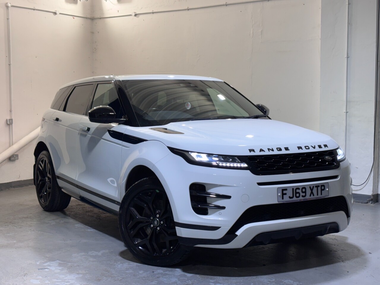 Main listing image - Land Rover Range Rover Evoque