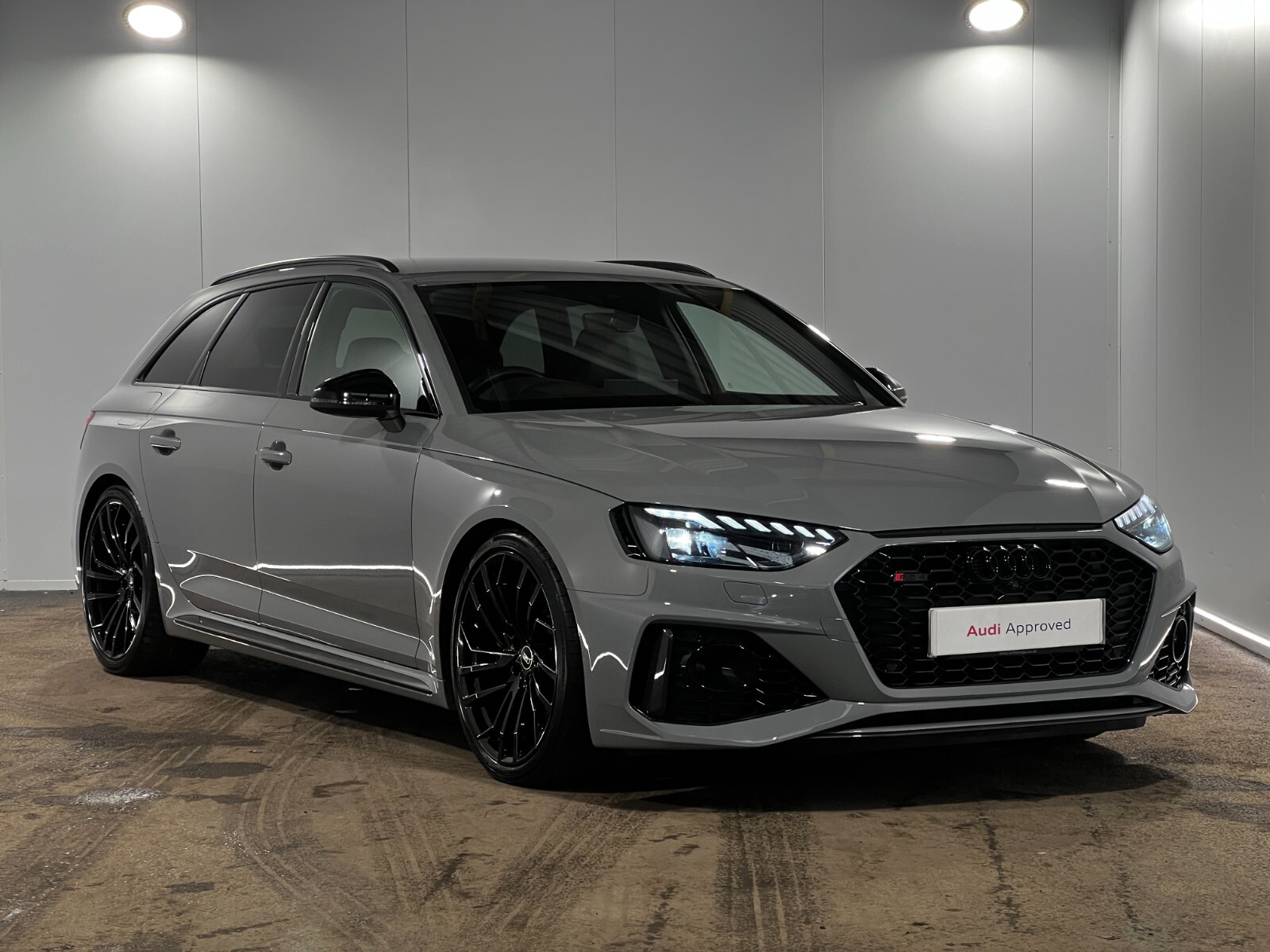 Main listing image - Audi RS4