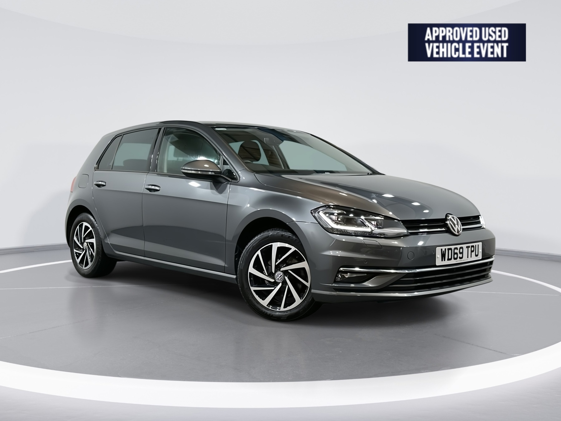 Main listing image - Volkswagen Golf