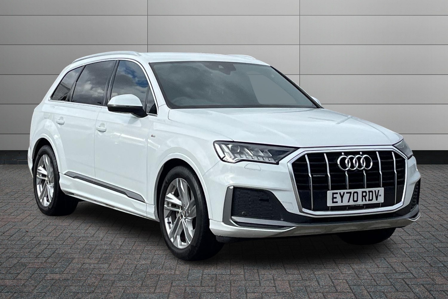 Main listing image - Audi Q7