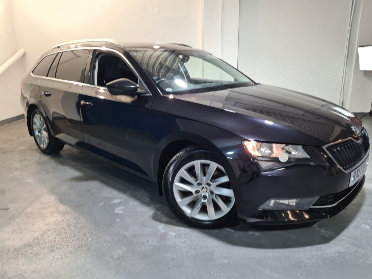 Main listing image - Skoda Superb Estate