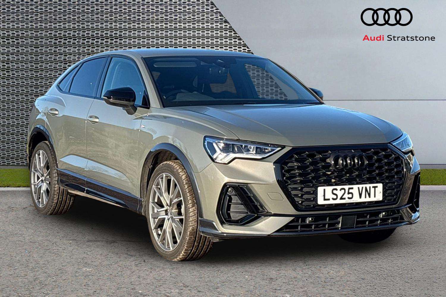 Main listing image - Audi Q3