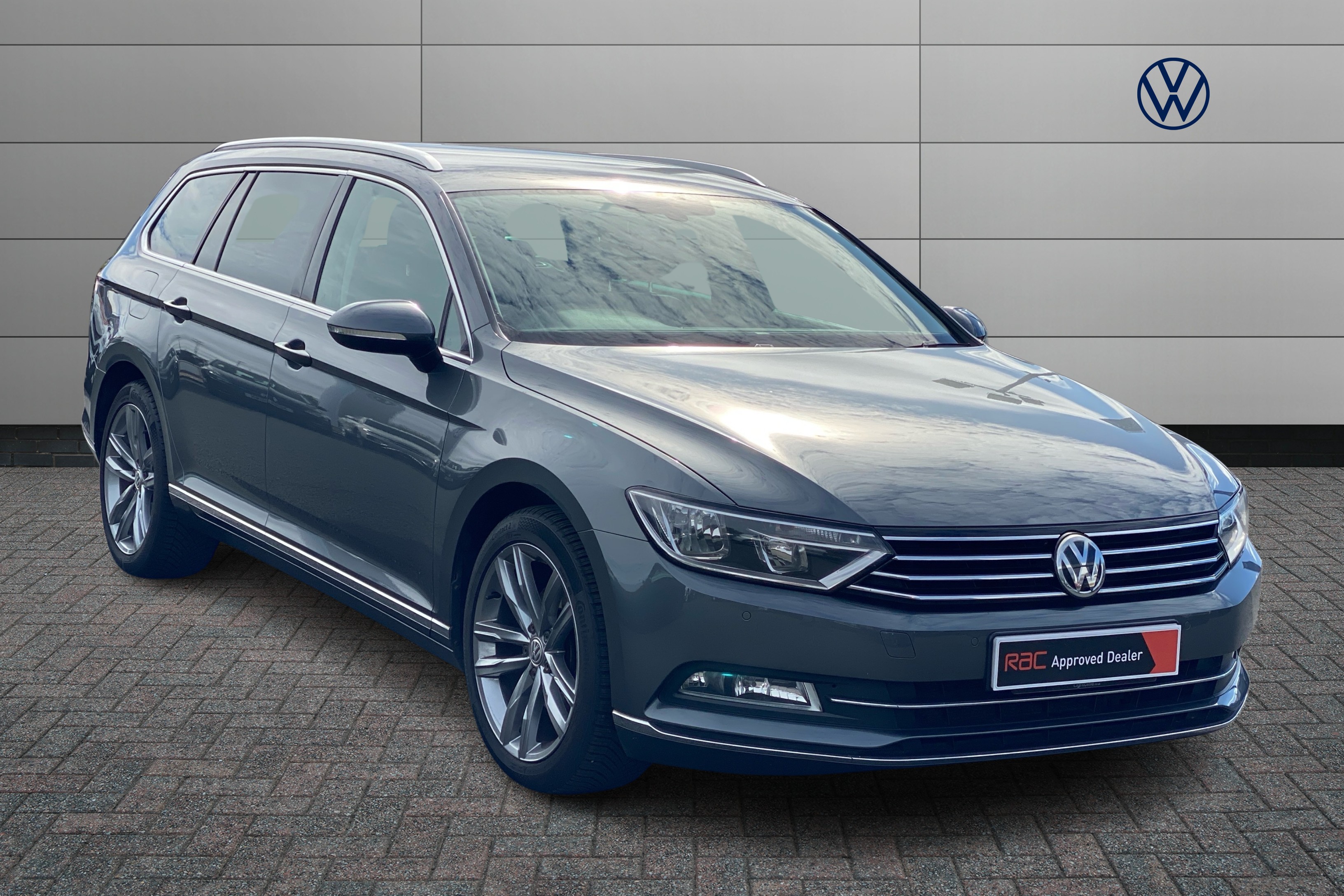 Main listing image - Volkswagen Passat