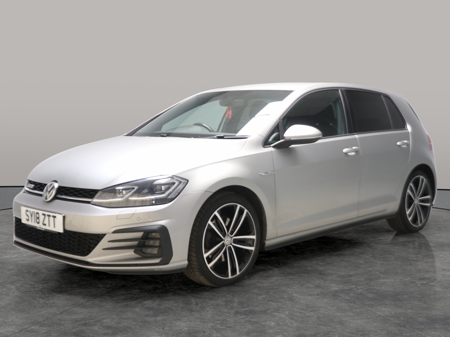 Main listing image - Volkswagen Golf