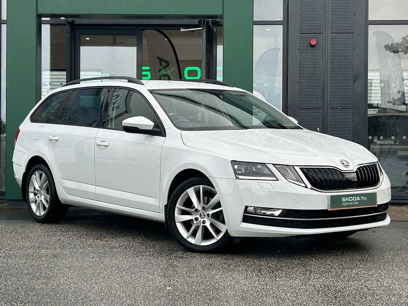 Main listing image - Skoda Octavia Estate