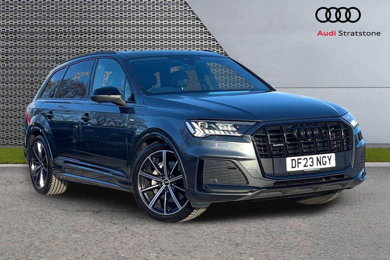 Main listing image - Audi Q7