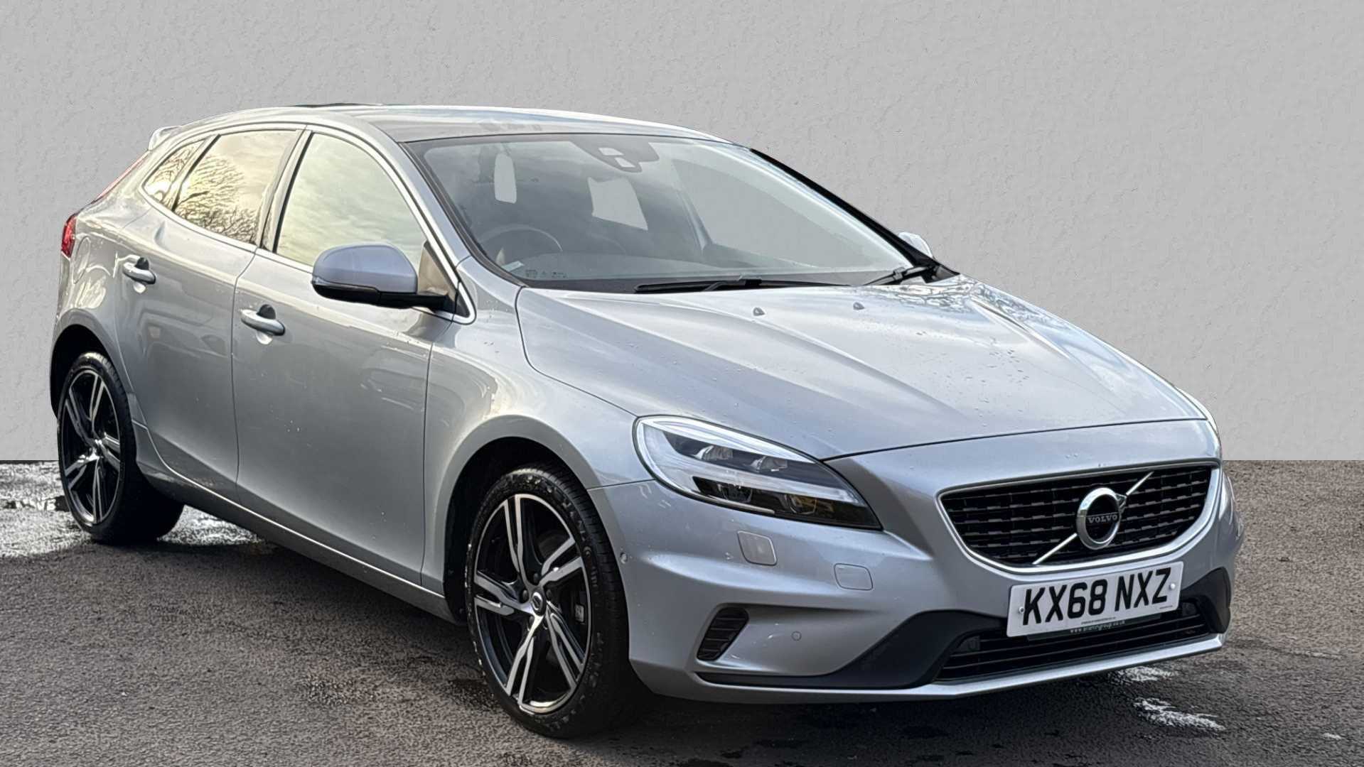 Main listing image - Volvo V40