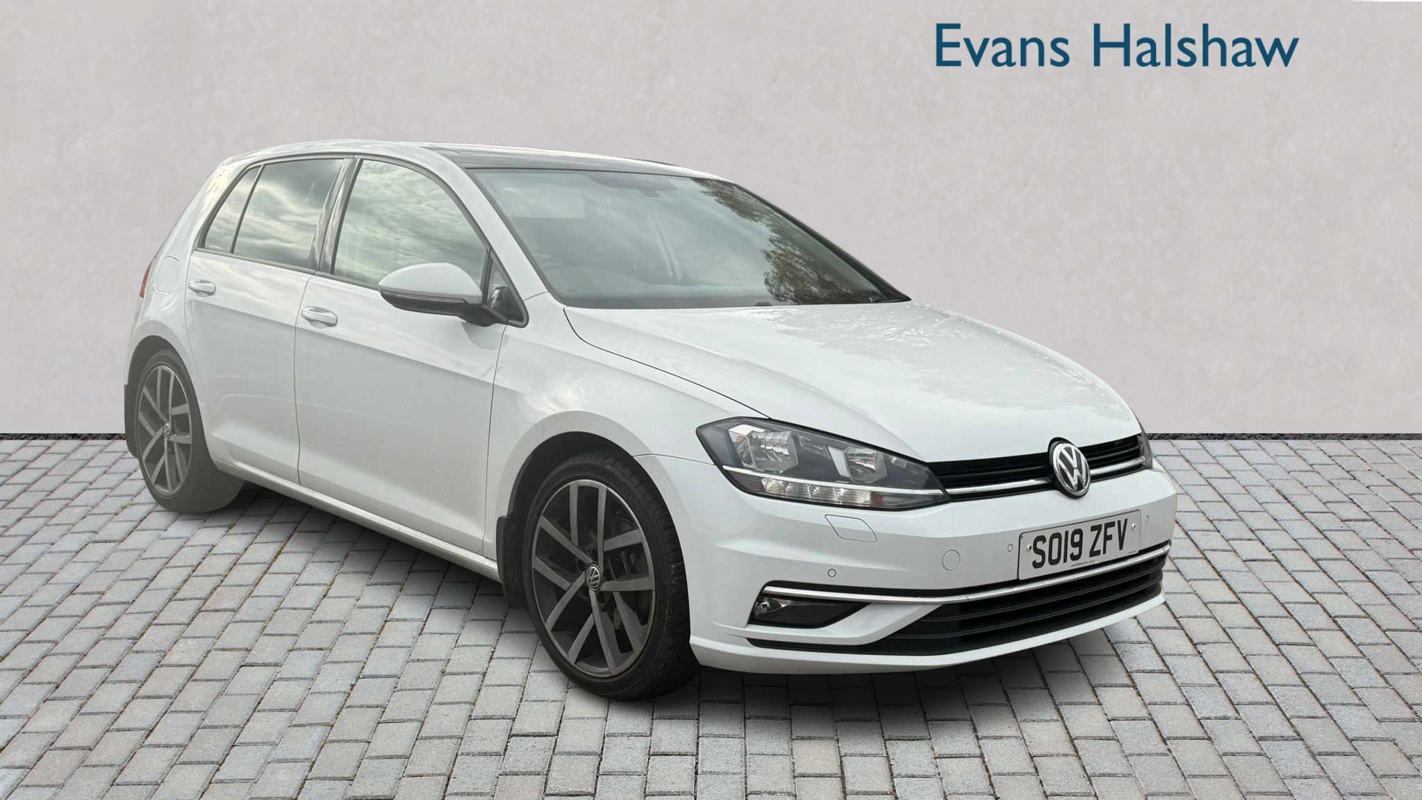 Main listing image - Volkswagen Golf