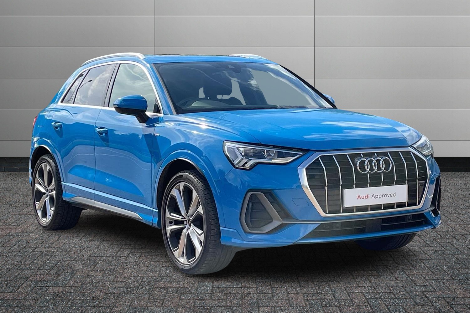 Main listing image - Audi Q3