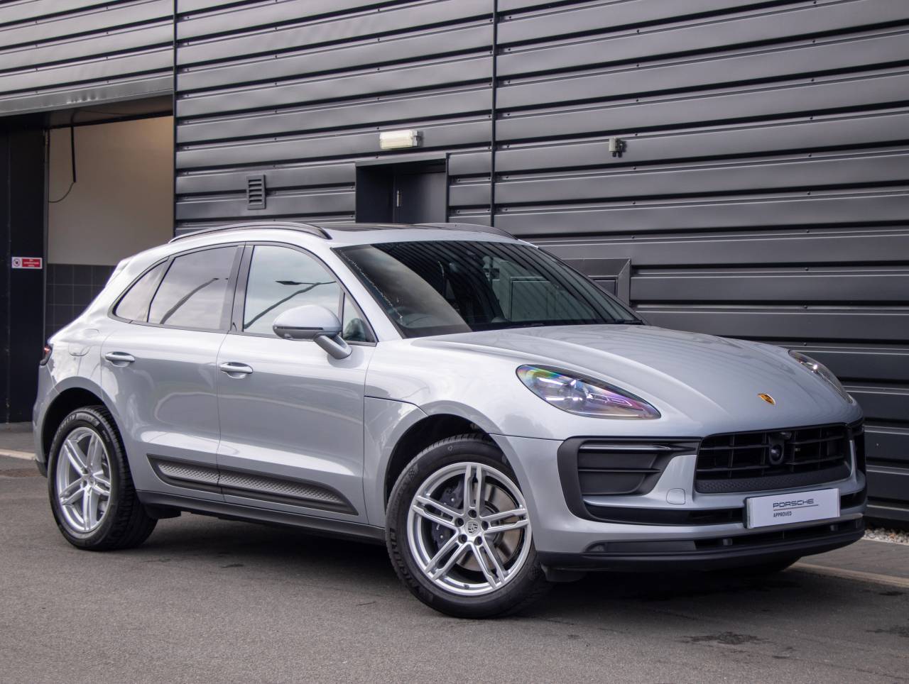 Main listing image - Porsche Macan