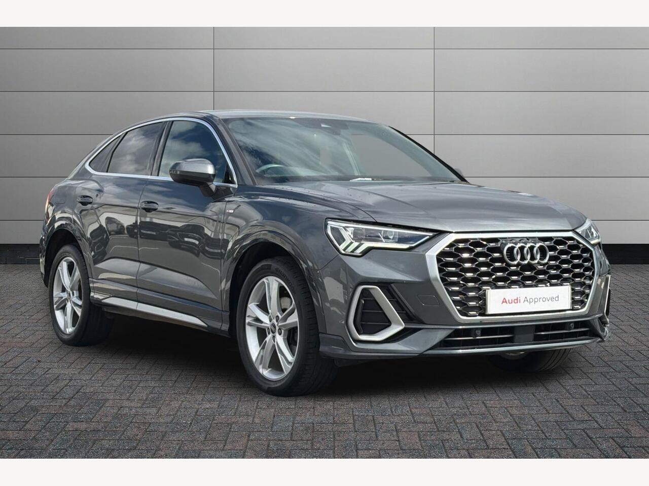 Main listing image - Audi Q3