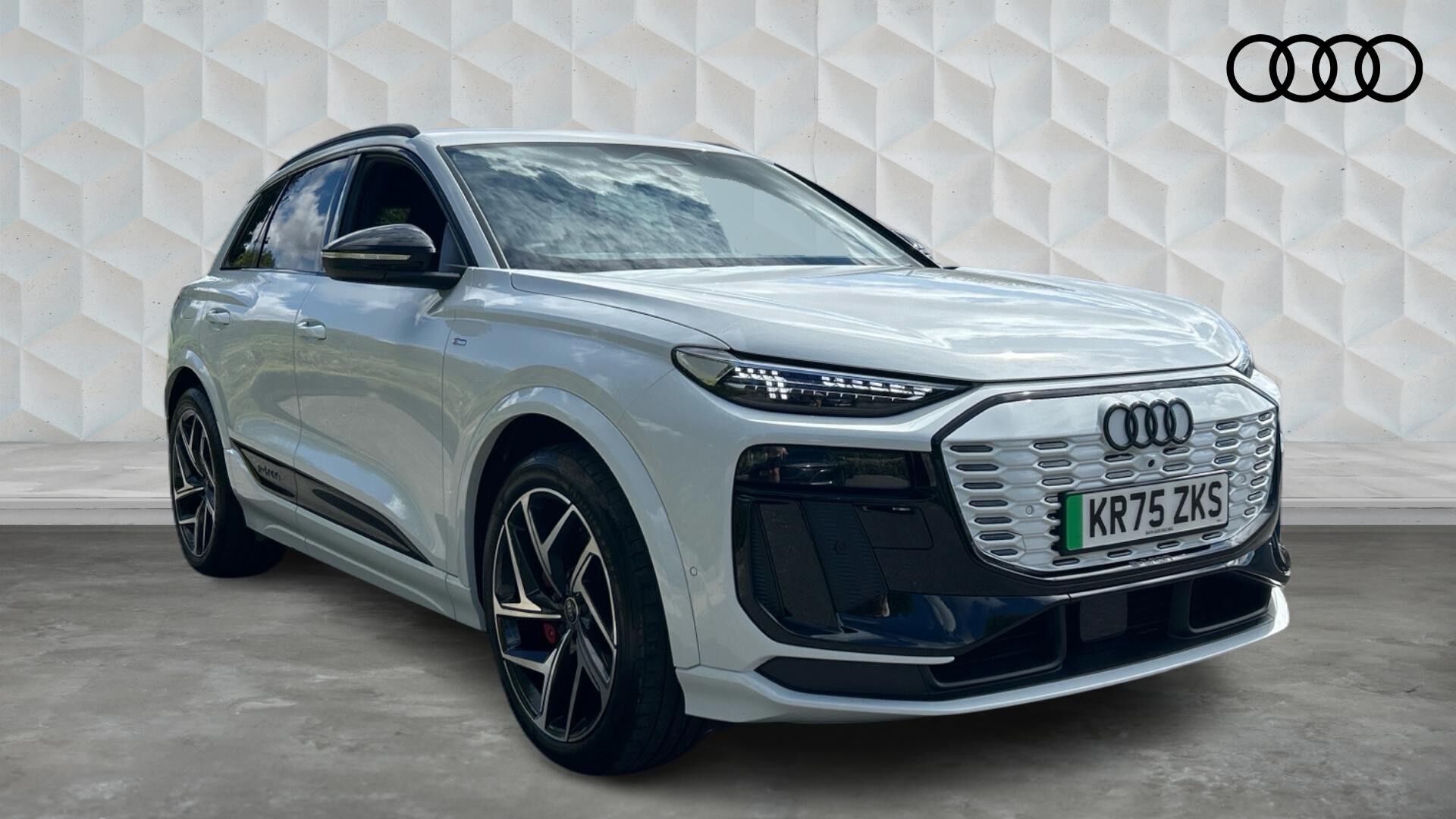 Main listing image - Audi Q6
