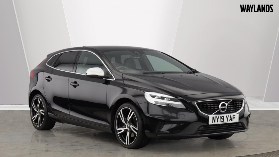 Main listing image - Volvo V40