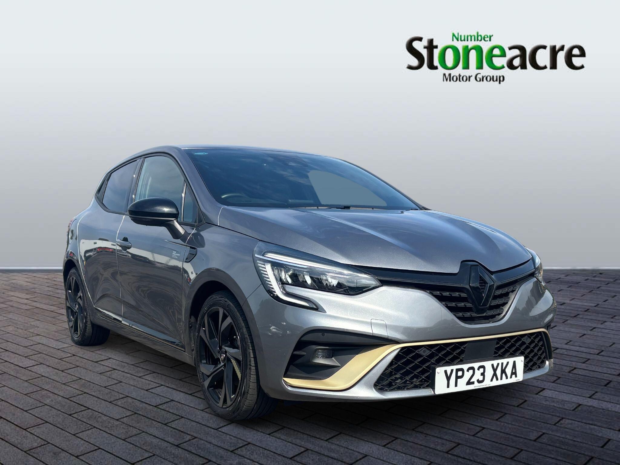 Main listing image - Renault Clio
