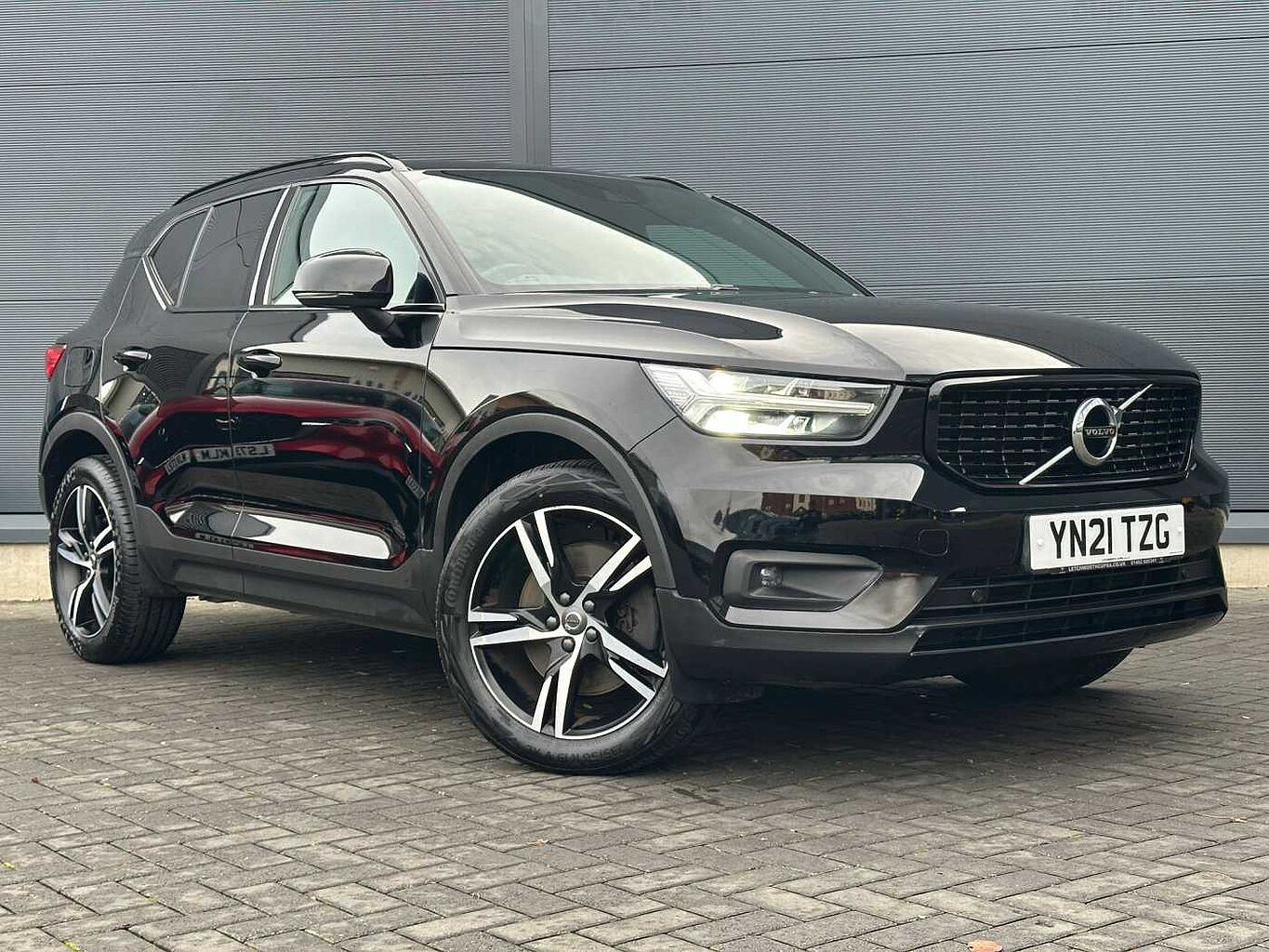 Main listing image - Volvo XC40 Recharge